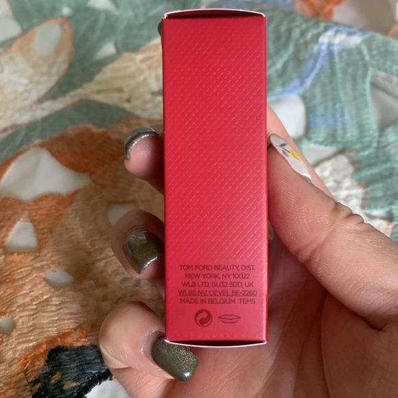 TOM FORD Love Collection Lip Colour Matte Lipstick-16 Scarlet rouge-BNIB - Picture 8 of 10